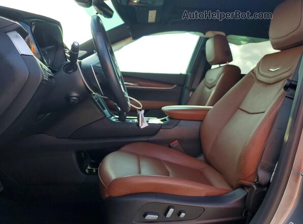 1GYKNGRS1PZ118159 2023 CADILLAC XT5 Charcoal Vista interior delantera