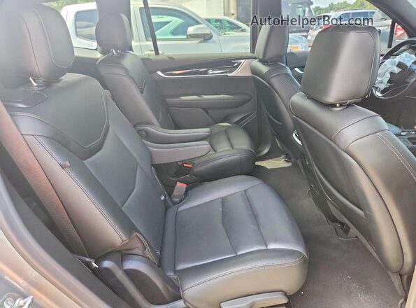 1GYKPCRS0RZ729113 2024 CADILLAC XT6 Silver Вид задньої частини салону