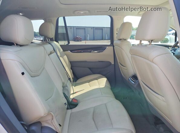 1GYKPCRS1LZ197684 2020 CADILLAC XT6 White Widok wnętrza z tyłu
