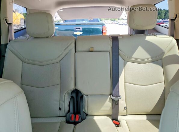1GYKPCRS1LZ197684 2020 CADILLAC XT6 White Widok tylnych siedzeń
