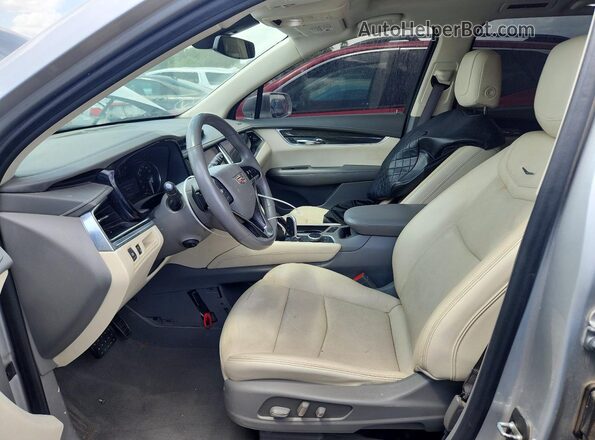 1GYKPCRSXLZ100613 2020 CADILLAC XT6 Silver Widok wnętrza z przodu