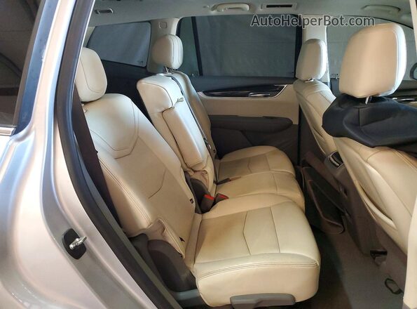1GYKPCRSXLZ100613 2020 CADILLAC XT6 Silver Widok wnętrza z tyłu