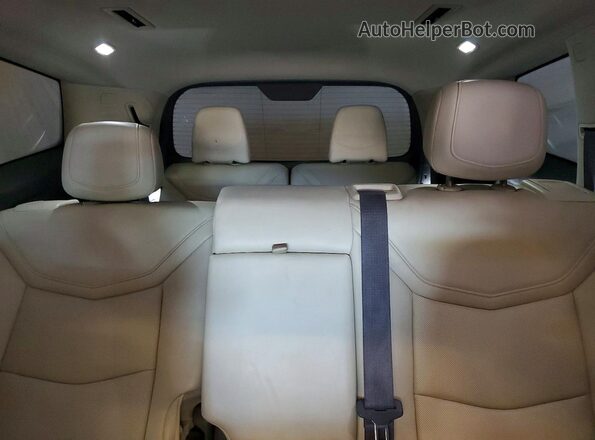 1GYKPCRSXLZ100613 2020 CADILLAC XT6 Silver Widok tylnych siedzeń