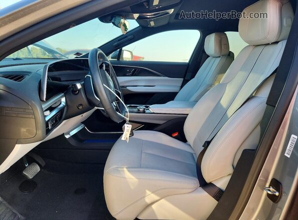 1GYKPPRK7RZ108992 2024 CADILLAC OTHER Gray წინა სალონის ხედი
