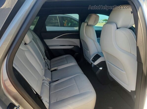 1GYKPTRL3RZ101278 2024 CADILLAC OTHER Silver უკანა სავარძლების ხედი