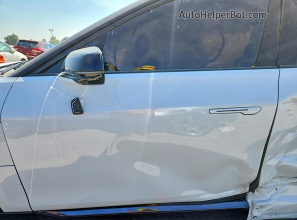 1GYKPURL9TZ303183 2026 CADILLAC OTHER White წინა სალონის ხედი