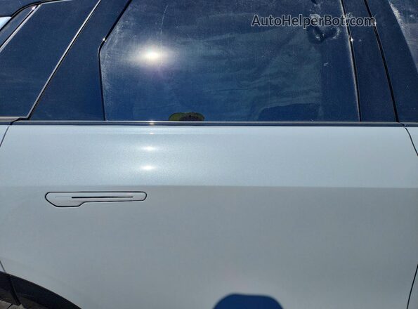 1GYKPURL9TZ303183 2026 CADILLAC OTHER White უკანა სალონის ხედი