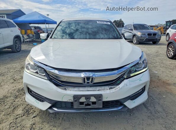 1HGCR2F18HA138620 2017 HONDA ACCORD Белый Вид спереди