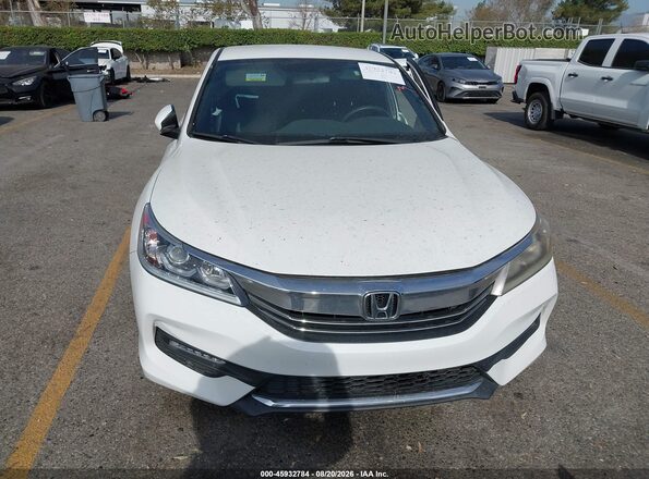 1HGCR2F18HA180589 2017 HONDA ACCORD White Widok zestawu wskaźników