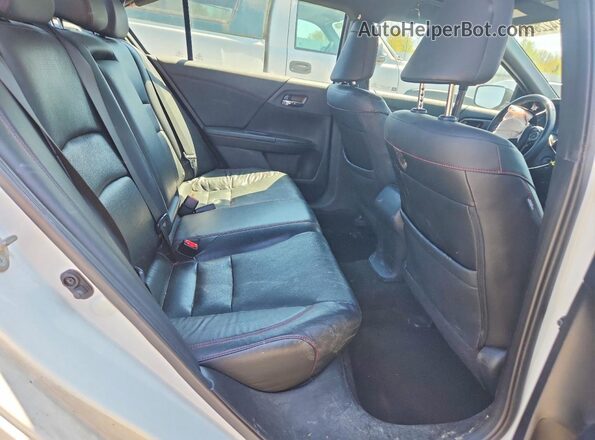 1HGCR2F19HA264341 2017 HONDA ACCORD White Vista de los asientos traseros