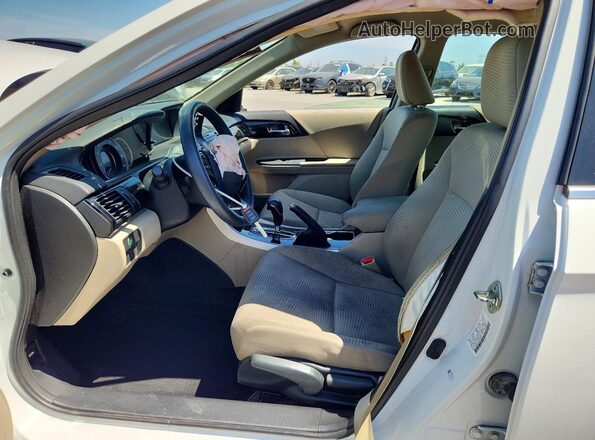 1HGCR2F30HA189935 2017 HONDA ACCORD White Вид салону спереду