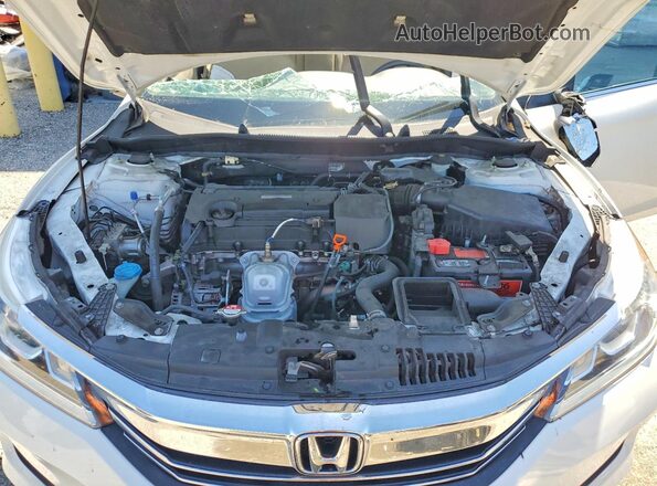 1HGCR2F32HA087388 2017 HONDA ACCORD White Вид задньої частини салону