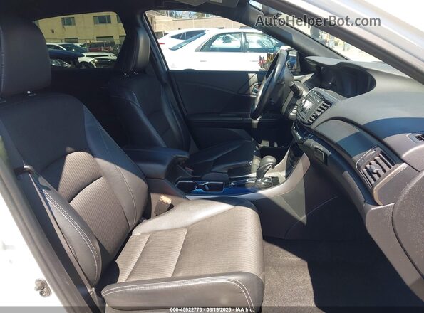1HGCR2F51HA107826 2017 HONDA ACCORD White Widok wnętrza z przodu
