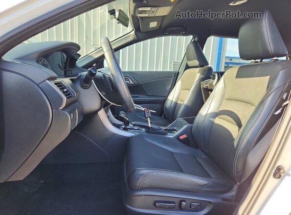1HGCR2F51HA194269 2017 HONDA ACCORD White Vista interior delantera