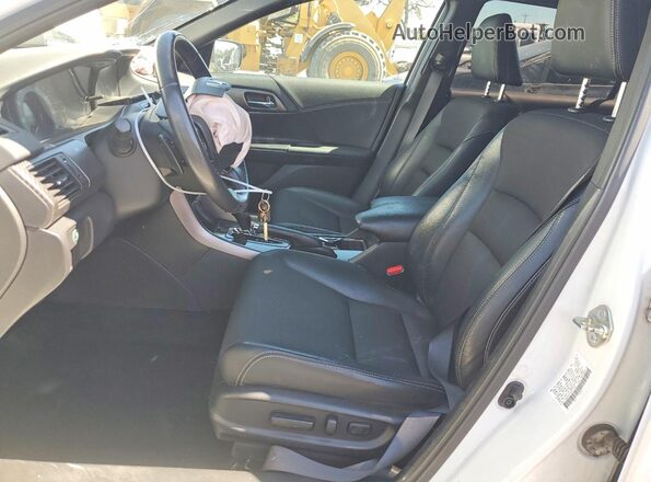 1HGCR2F52HA071452 2017 HONDA ACCORD White Вид салону спереду