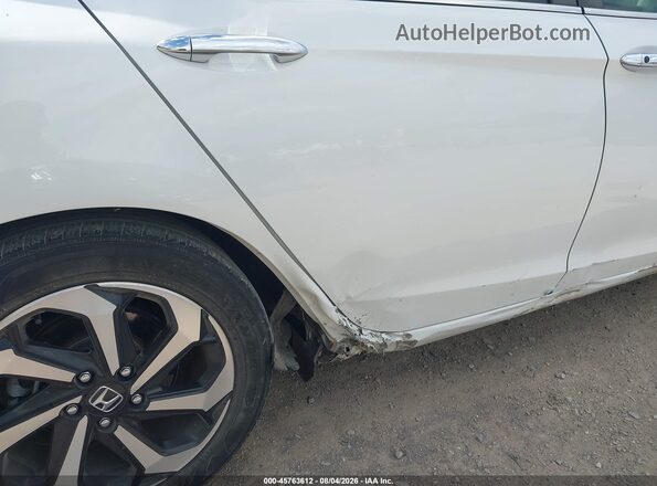 1HGCR2F72HA006232 2017 HONDA ACCORD White Вид спереду