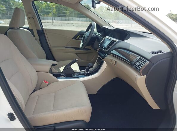 1HGCR2F72HA006232 2017 HONDA ACCORD White Вид салону спереду