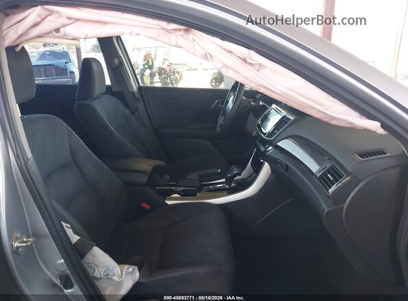 1HGCR2F76HA223704 2017 HONDA ACCORD Серебряный Вид салона спереди