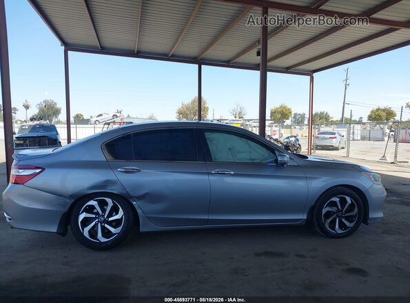 1HGCR2F76HA223704 2017 HONDA ACCORD Серебряный Вид задней части салона