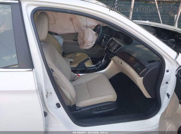 1HGCR2F83HA305222 2017 HONDA ACCORD Белый Вид салона спереди
