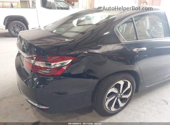 1HGCR2F84HA045722 2017 HONDA ACCORD Black Widok z przodu