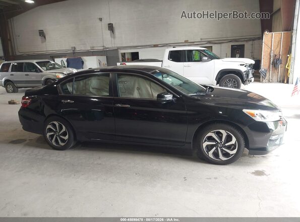 1HGCR2F84HA045722 2017 HONDA ACCORD Black Widok wnętrza z tyłu