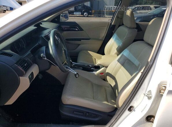 1HGCR2F8XHA239588 2017 HONDA ACCORD White Вид салону спереду
