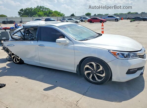 1HGCR3F82HA006715 2017 HONDA ACCORD Белый Передняя правая четверть