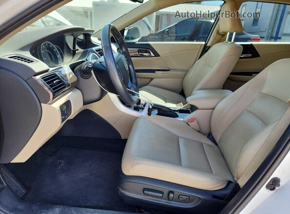 1HGCR3F97HA034423 2017 HONDA ACCORD White Вид салону спереду