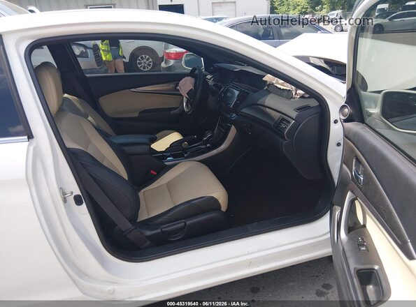 1HGCT2B06HA005806 2017 HONDA ACCORD White Vista interior delantera