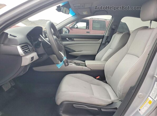 1HGCV1F19JA118968 2018 HONDA ACCORD Серебряный Вид салона спереди