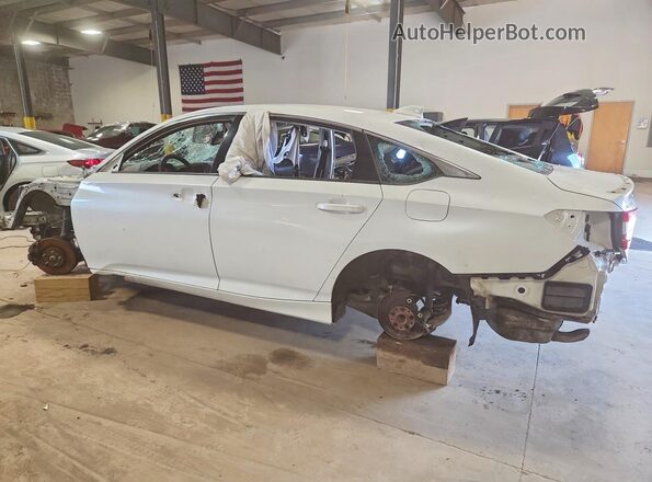 1HGCV1F30JA170605 2018 HONDA ACCORD Белый Задняя левая четверть