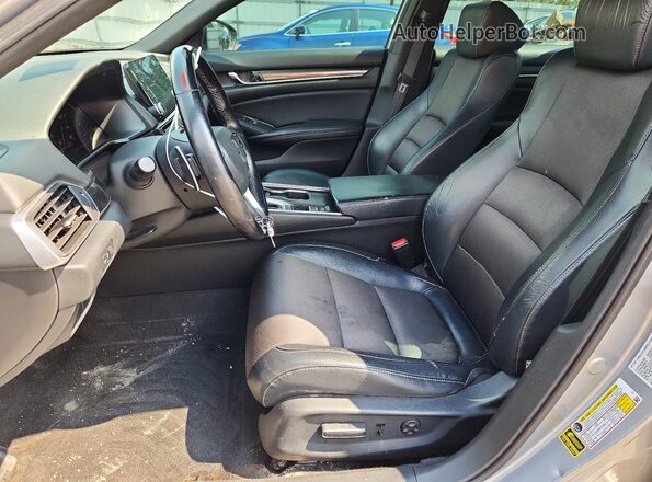 1HGCV1F30JA245013 2018 HONDA ACCORD Silver Вид салону спереду