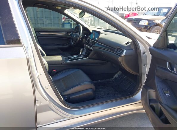 1HGCV1F32JA001105 2018 HONDA ACCORD Серебряный Вид салона спереди
