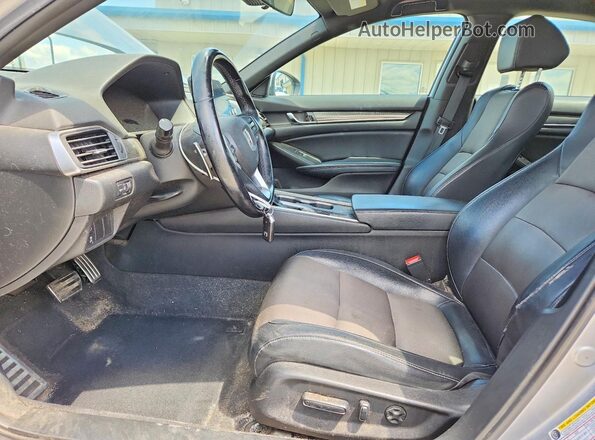 1HGCV1F34JA140300 2018 HONDA ACCORD Серебряный Вид салона спереди