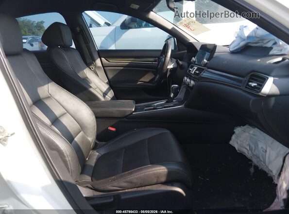 1HGCV1F34KA086806 2019 HONDA ACCORD White Вид салону спереду