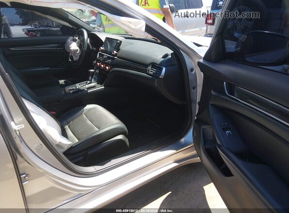 1HGCV1F36JA218740 2018 HONDA ACCORD Серебряный Вид салона спереди