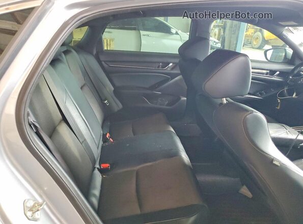 1HGCV1F38JA102181 2018 HONDA ACCORD Серебряный Вид задних сидений