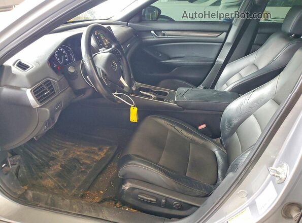 1HGCV1F38JA102181 2018 HONDA ACCORD Серебряный Вид салона спереди