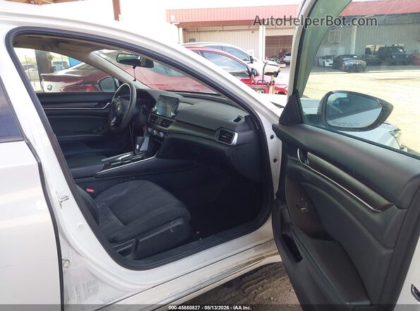 1HGCV1F42JA134780 2018 HONDA ACCORD Белый Вид салона спереди
