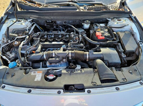1HGCV1F44JA021509 2018 HONDA ACCORD White Սալոնի հետևի տեսք