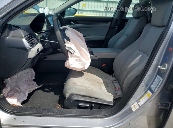 1HGCV1F45JA238437 2018 HONDA ACCORD Серебряный Вид салона спереди