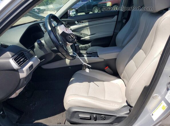 1HGCV1F57JA209580 2018 HONDA ACCORD Silver წინა სალონის ხედი