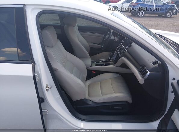 1HGCV1F58KA084395 2019 HONDA ACCORD White Вид салону спереду
