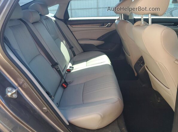 1HGCV1F59JA040369 2018 HONDA ACCORD Gray Widok tylnych siedzeń