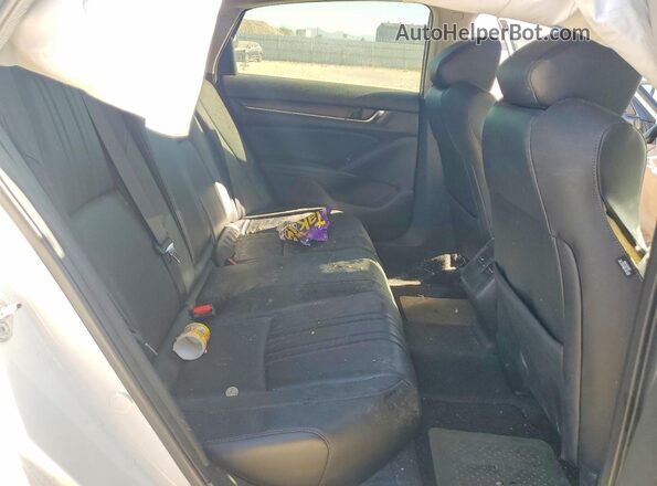 1HGCV1F59JA126667 2018 HONDA ACCORD White Vista de los asientos traseros