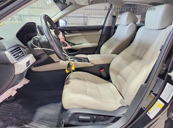 1HGCV1F63JA071867 2018 HONDA ACCORD Черный Вид салона спереди