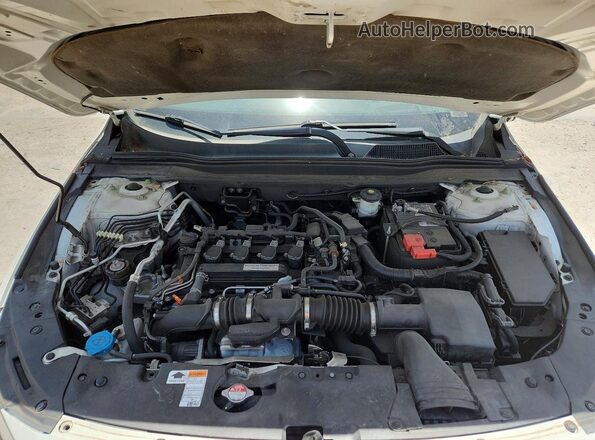 1HGCV1F91JA044676 2018 HONDA ACCORD Серебряный Вид задней части салона
