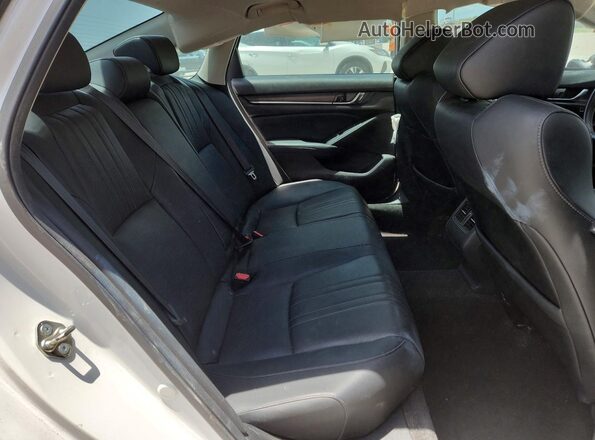 1HGCV1F91JA044676 2018 HONDA ACCORD Серебряный Вид задних сидений