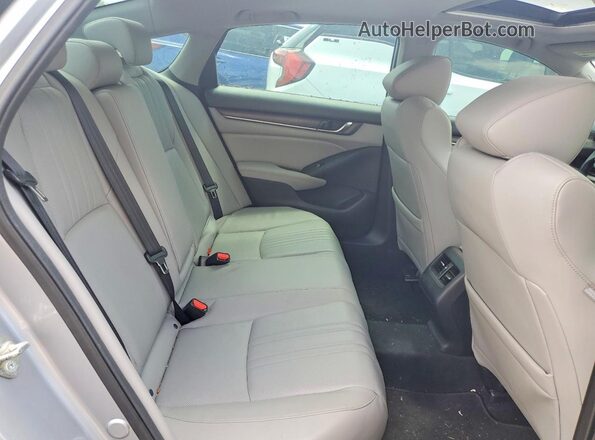 1HGCV1F91JA086197 2018 HONDA ACCORD Silver Widok tylnych siedzeń